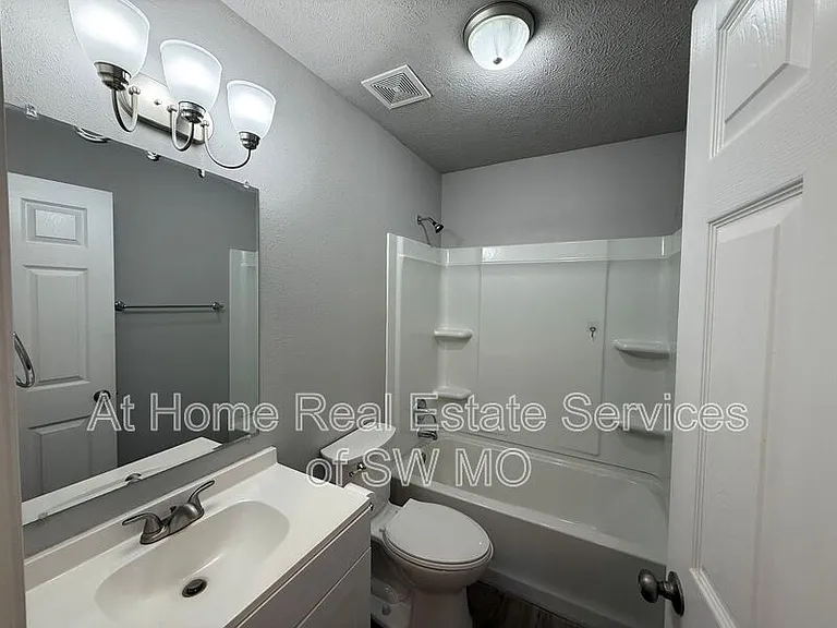3508 S Farm Road 135 #D — Photo 8