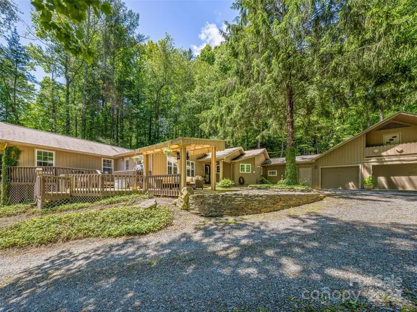 398 Battle Creek Rd, Horse Shoe, NC 28742