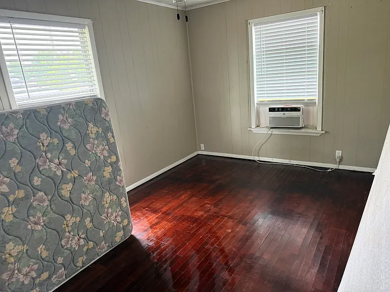 406 N Hughes St — Photo 5