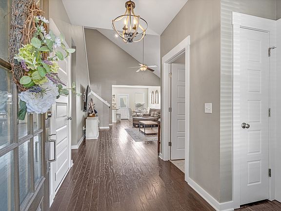 2nd image of 292 Blackthorn Ln