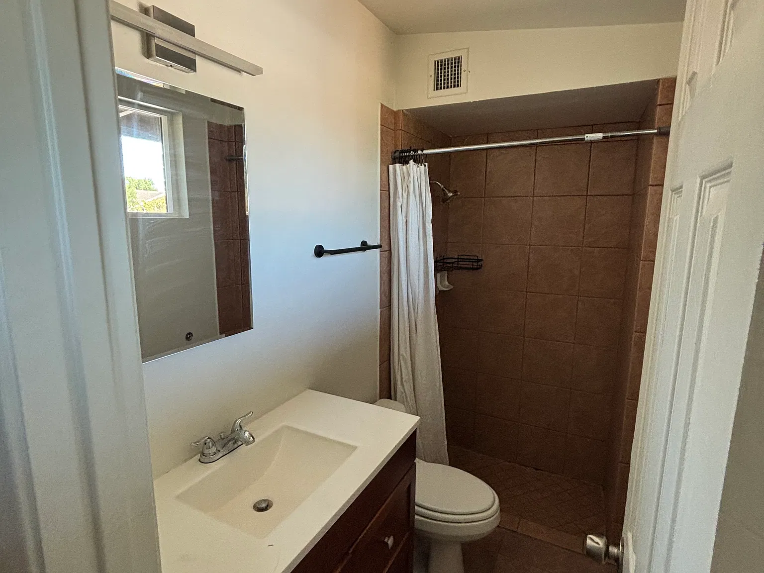 3 bed, 1234 sqft, $1,900 — Photo 3