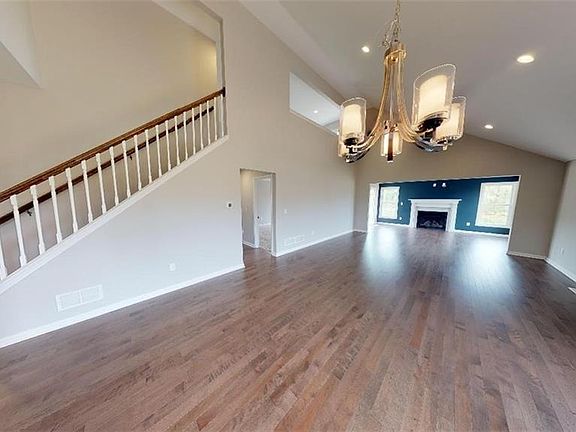 4th image of 50 Willowford Dr