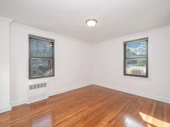 269 Bennett Avenue image 10 of 12