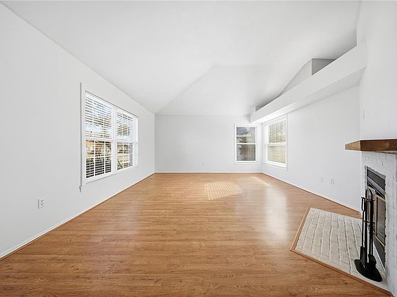 5th image of 563 W Springtree Way