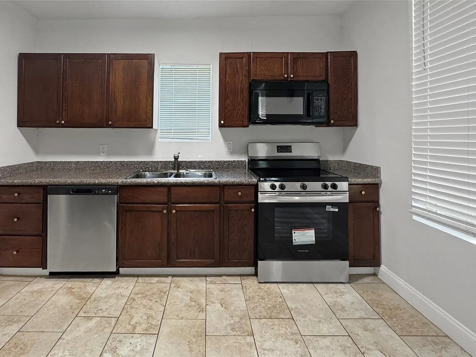 2 bed, 1.0 bath, 826 sqft, $1,550 — Photo 4