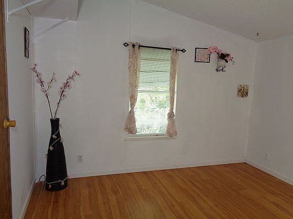 5th image of 1073 Sand Creek Dr