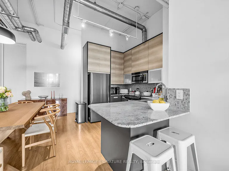 380 Macpherson Ave #422 — Photo 10