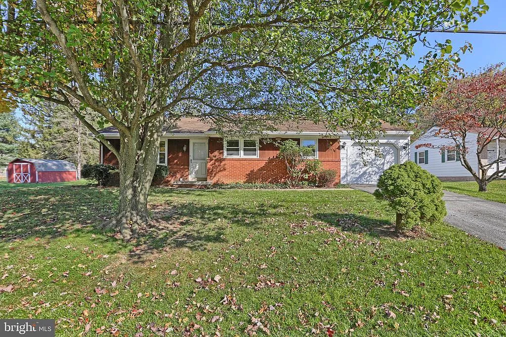 315 Clover Ave photo 1