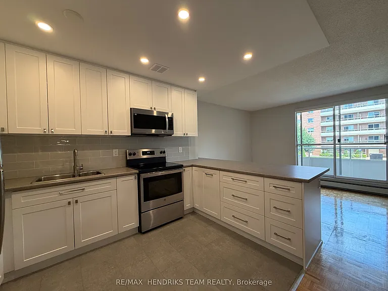 33 Leaside Dr #203 — Photo 4