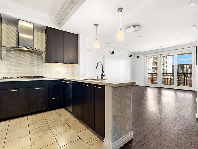358 Caruso Ave — Photo 6