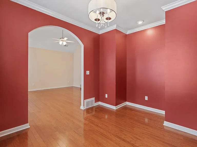 1425 Island Town Dr — Photo 9
