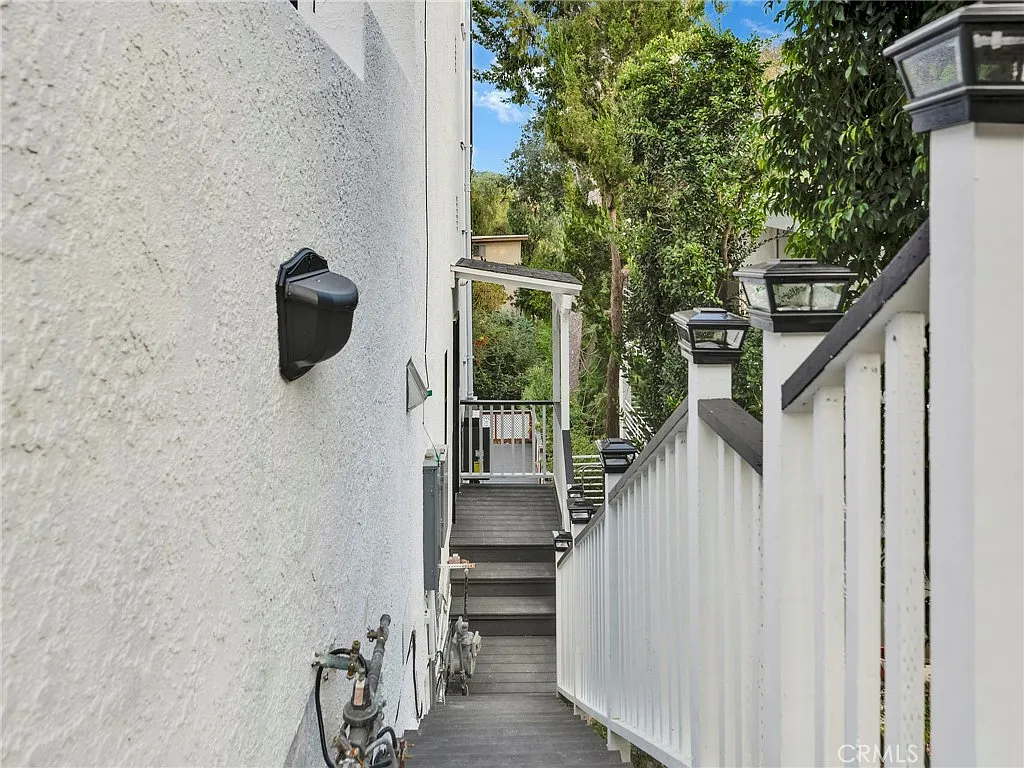 2 bed, 800 sqft, $2,590 — Photo 2