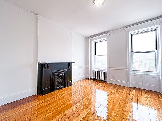 1st image of 202 1st Ave APT 14