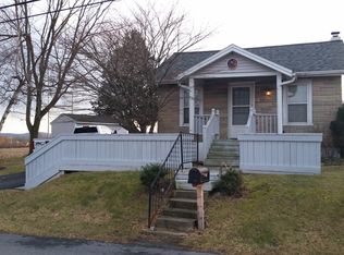 9512 Newtown Rd, Breinigsville, PA 18031