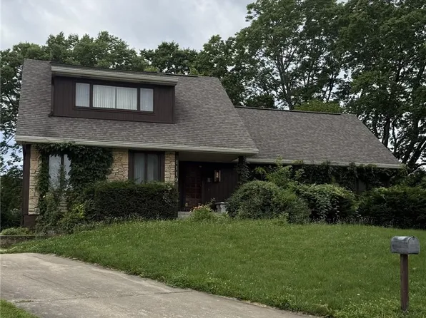 1119 NE Clubhouse Cir, Lees Summit, MO 64086