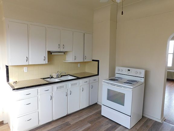 3rd image of 838 Howard St #2