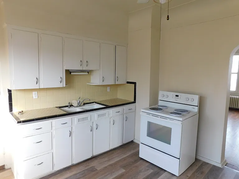 838 Howard St #2 — Photo 3