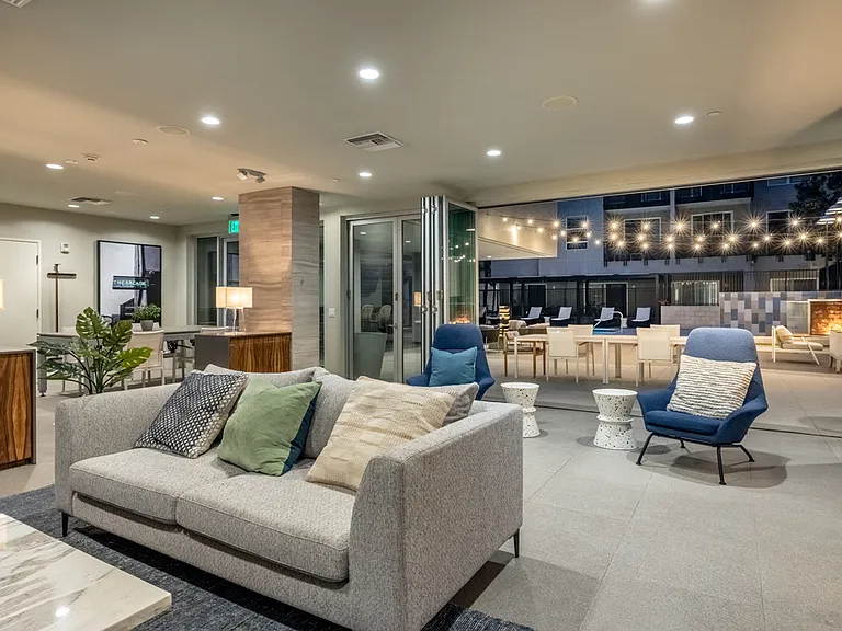 Eleven Eleven Wilshire — Photo 10