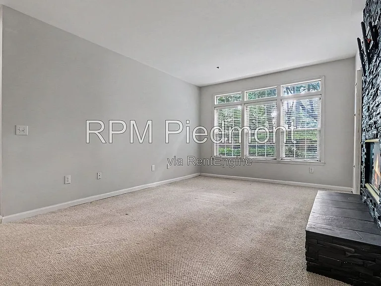 220 Renaissance Pkwy NE #2122 — Photo 10