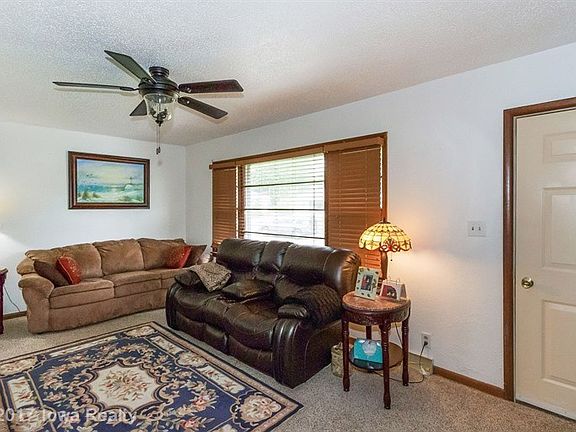 3rd image of 300 Valley Dr