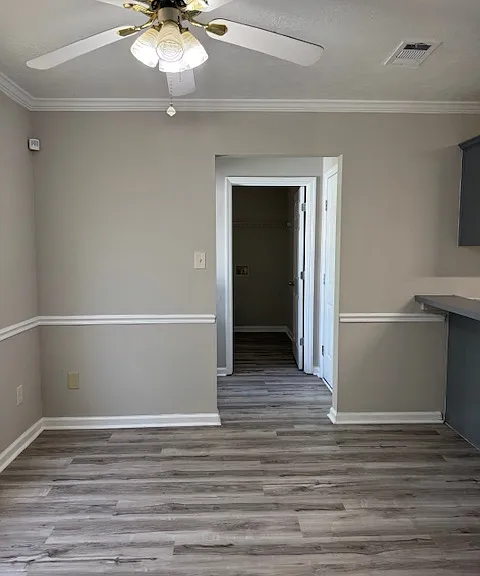 4611 Marthas Way — Photo 6