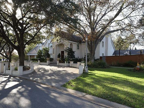 3rd image of 502 Surrey Rd