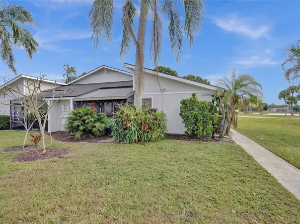 4399 Willow Pond Cir, West Palm Beach, FL 33417