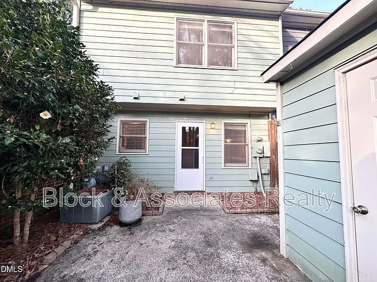 5649 Hamstead Xing — Photo 16