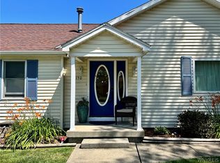 150 Hollybrook Dr, Williamsville, NY 14221