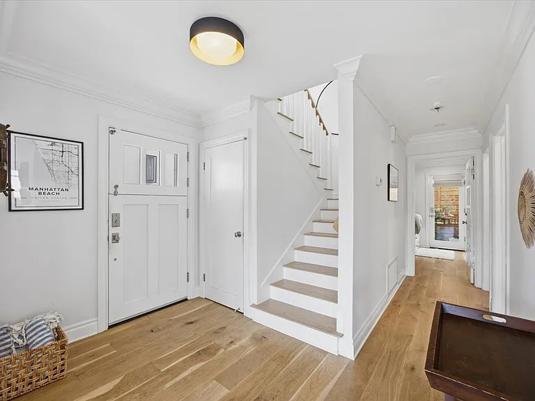 506 Manhattan Ave — Photo 2