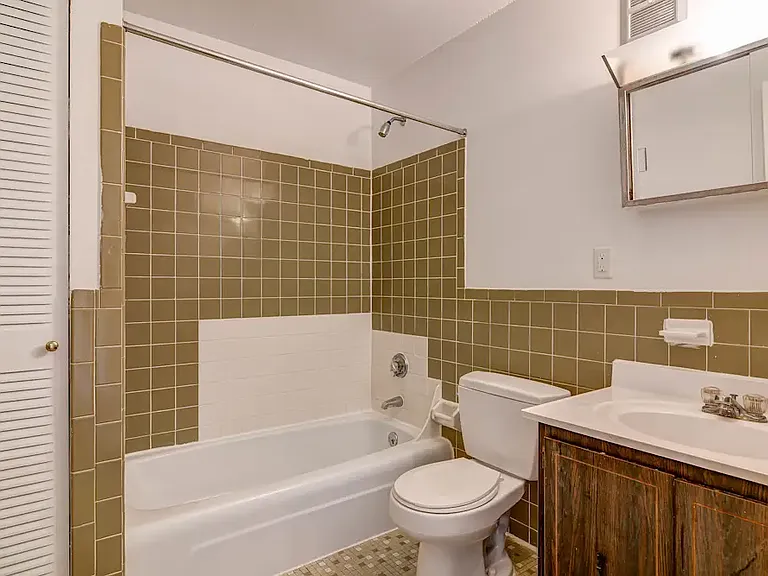 Lord Baron Apartments — Photo 14