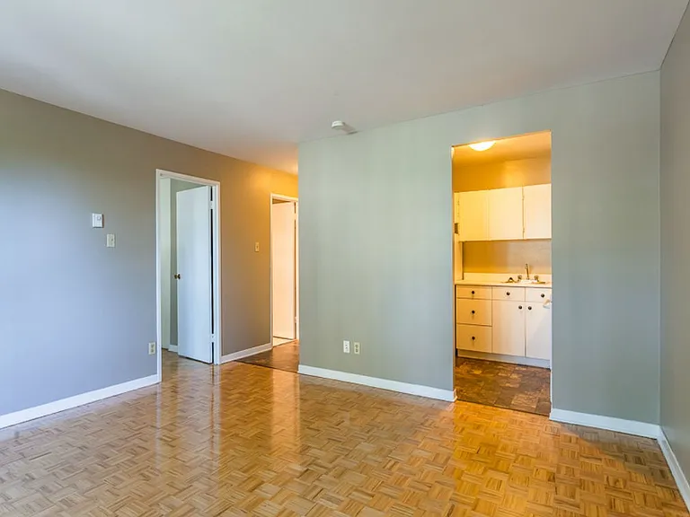 1322 McWatters Rd — Photo 10
