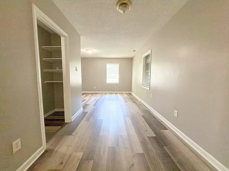 445 W Brooks Rd — Photo 5