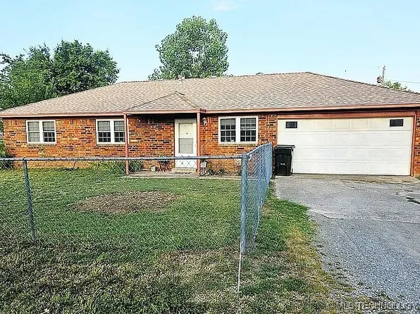 501 Maplewood Ln, Skiatook, OK 74070