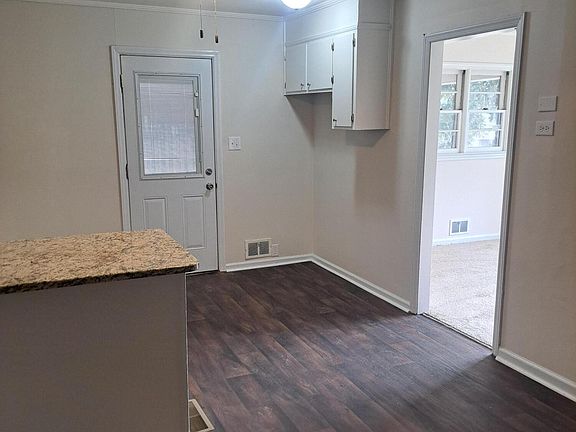 5th image of 2344 Holiday Dr