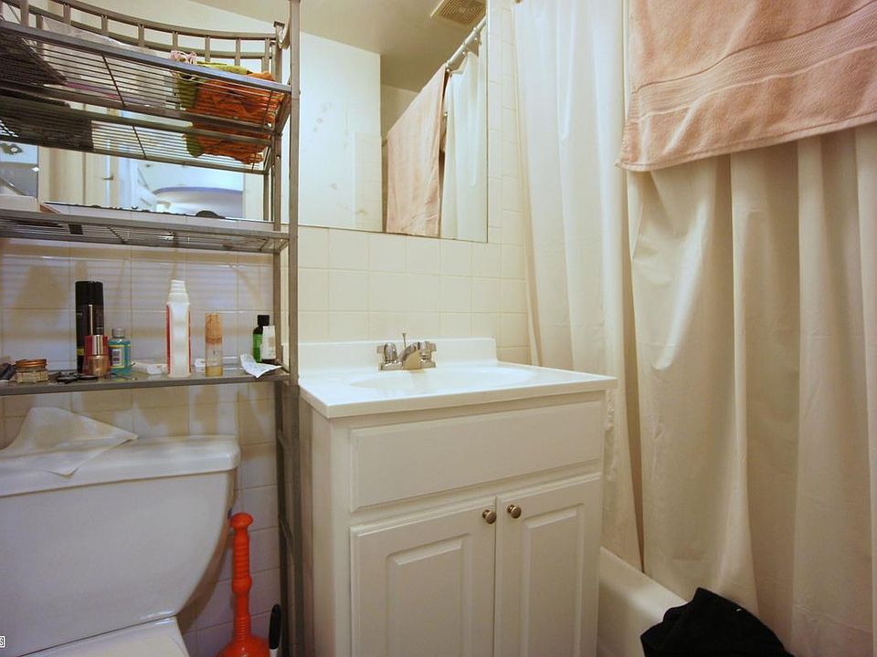 2nd image of 211 W 70th St APT 2A