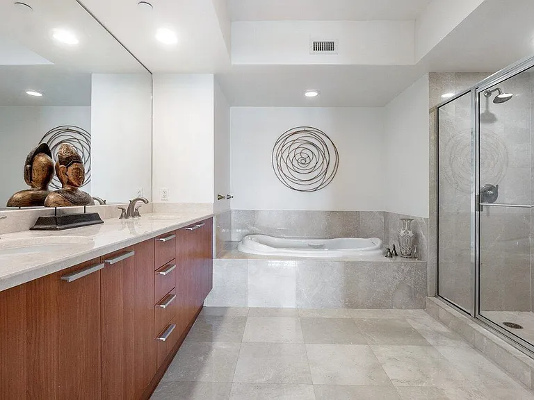 2650 Lake Shore Dr #1003 — Photo 16