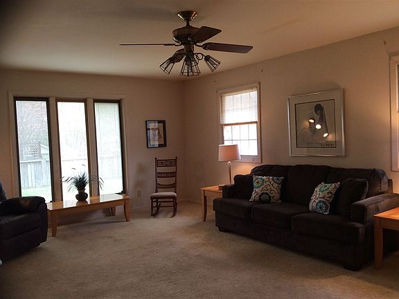4th image of 707 Meadow Dr