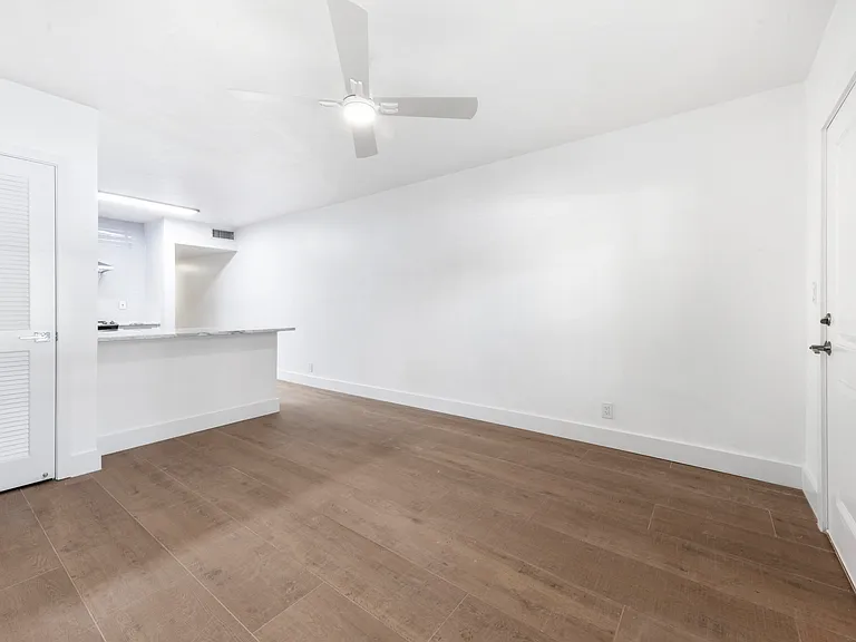 530 S Federal Hwy #9 — Photo 6