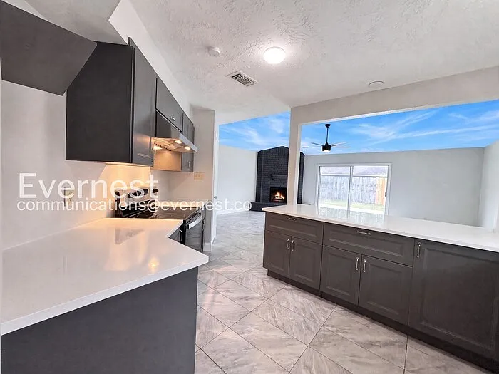1334 Willersley Ln — Photo 3