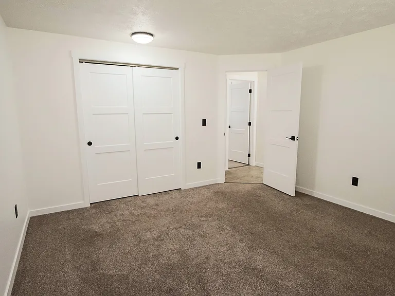9821 N Indian Trail Rd — Photo 4