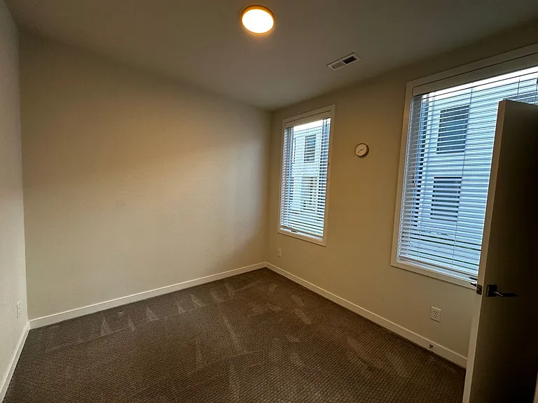 6642 SE 16th Ave — Photo 3