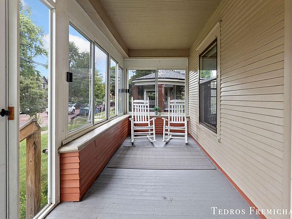 4th image of 1318 Wealthy St SE