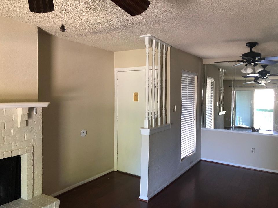 Door entrance and dinning room.