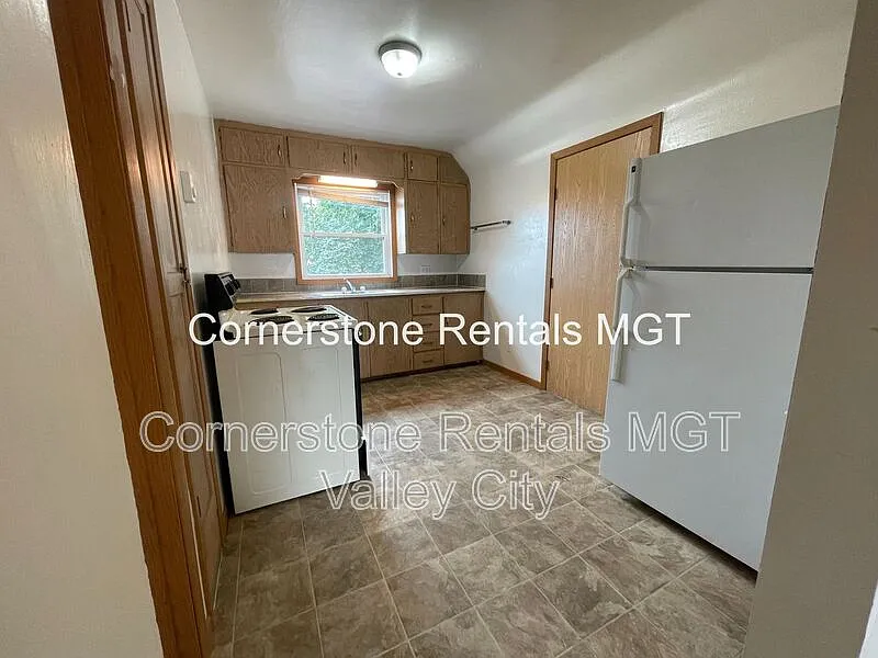 2 bed, 1.0 bath, 750 sqft, $775 — Photo 2