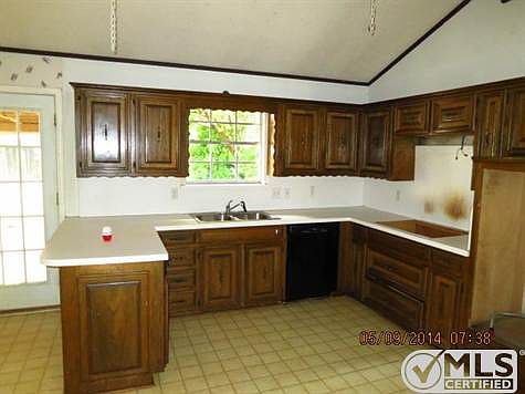 4th image of 2613 Sierra Ln