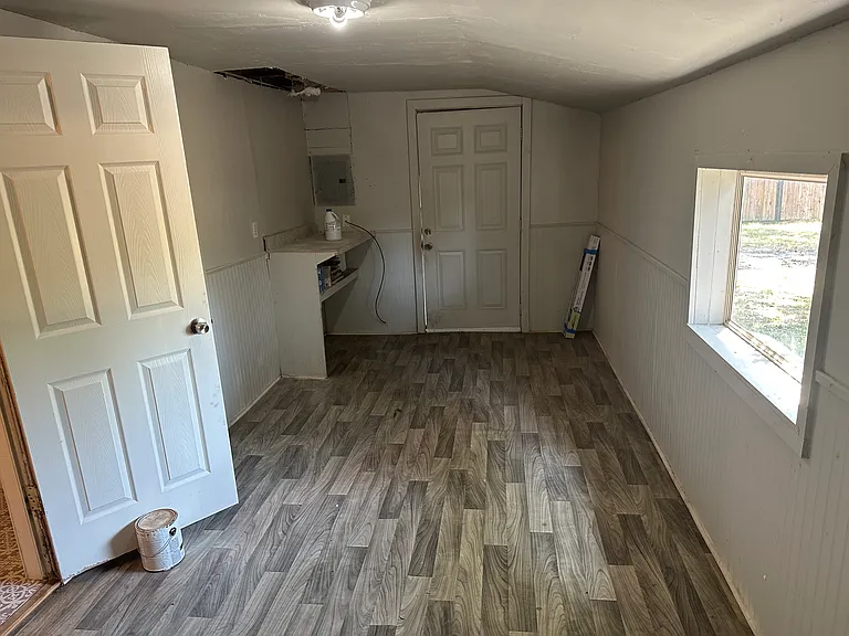 404 E Oak St — Photo 34
