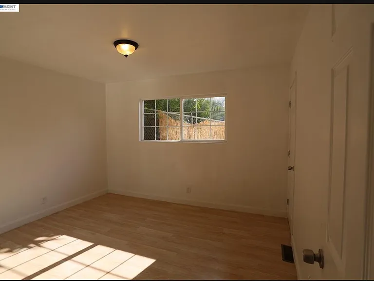 16770 Los Banos St — Photo 4