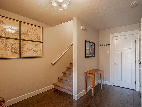 3rd image of 583 Plum Ridge Ct