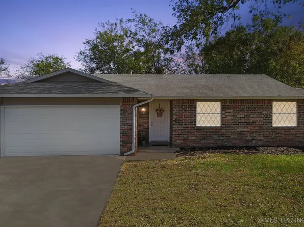 2022 W Toledo St, Broken Arrow, OK 74012